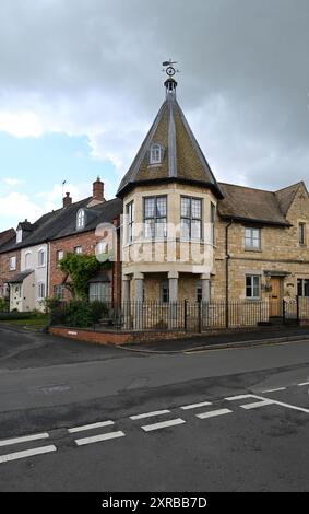 Brindles, ein Haus mit einem Turm in Warwickshire, Shipston auf Stour Stockfoto