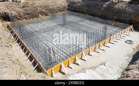 Gründung eines neuen Hauses mit Stahlbeton. Stockfoto