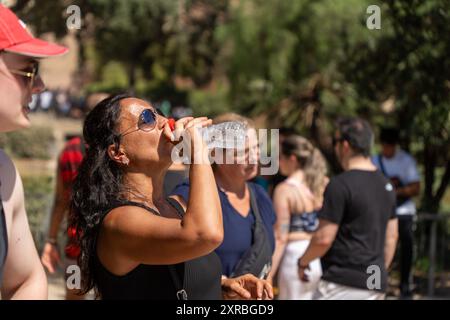 Barcelona, Spanien. August 2024. Spanien beginnt mit einer neuen Hitzewelle, die voraussichtlich extrem sein wird, mit normalisierten Temperaturen von 40 Grad. ESPA-a comienza una nueva ola de calor, que se prev extrema, con temperaturas normalizadas de 40 grados. News cronaca -Barcelona, Spanien Freitag, 9. August 2024 (Foto: Eric Renom/LaPresse) Credit: LaPresse/Alamy Live News Stockfoto