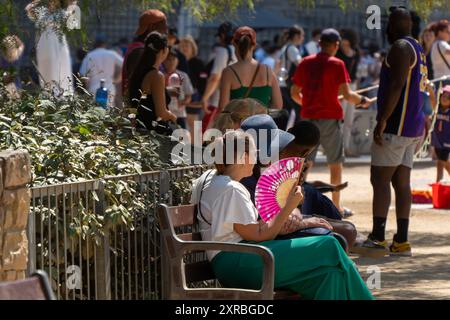 Barcelona, Spanien. August 2024. Spanien beginnt mit einer neuen Hitzewelle, die voraussichtlich extrem sein wird, mit normalisierten Temperaturen von 40 Grad. ESPA-a comienza una nueva ola de calor, que se prev extrema, con temperaturas normalizadas de 40 grados. News cronaca -Barcelona, Spanien Freitag, 9. August 2024 (Foto: Eric Renom/LaPresse) Credit: LaPresse/Alamy Live News Stockfoto