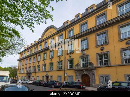 München, Hauptgebäude Königinstraße 107 der Münchener Rückversicherungs-Gesellschaft Aktiengesellschaft in München (Münchener Rück, Münchener Rück) in Oberbayern, Oberbayern, Bayern, Deutschland Stockfoto