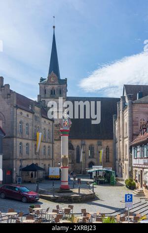 Kronach, Platz Melchior-Otto-Platz, Ehrensäule, Kirche St. Johannes der Täufer in Oberfranken, Bayern, Deutschland Stockfoto