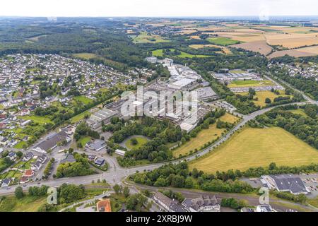 Luftbild, Wohngebiet Ortsansicht Belecke und Waldgebiet, Gewerbegebiet Belecke-West, Max-Planck-Straße mit Infineon Technologies, Stahl-Armaturen PERSTA GmbH Maschinenbauunternehmen mit Parkplatz, Bundesstraße B55, Belecke, Warstein, Sauerland, Nordrhein-Westfalen, Deutschland ACHTUNGxMINDESTHONORARx60xEURO *** Luftsicht, Wohngebiet Nahansicht Belecke und Waldgebiet, Industriegebiet Belecke West, Max-Planck-Straße mit Infineon Technologies, Stahl Armaturen PERSTA GmbH Maschinenbauunternehmen mit Parkplatz, Bundesstraße B55, Belecke, Warstein, Sauerland, Nordrhein-Westphal Stockfoto