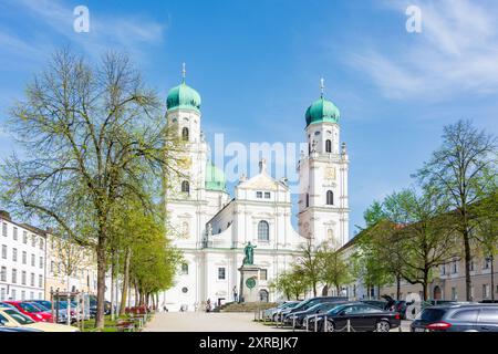 Passau, Stephansdom, Denkmal des Königs Max I. Joseph von Bayern in Niederbayern, Bayern, Deutschland Stockfoto