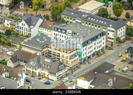 Luftbild, Rathaus Stadtverwaltung, Baustelle im Stadtzentrum mit Neubau Wohngebäude an der Hauptstraße, Warstein, Sauerland, Nordrhein-Westfalen, Deutschland ACHTUNGxMINDESTHONORARx60xEURO *** Luftansicht, Rathaus Stadtverwaltung, Baustelle im Stadtzentrum mit neuem Wohngebäude an der Hauptstraße, Warstein, Sauerland, Nordrhein-Westfalen, Deutschland ATTENTIONxMINDESTHONORARx60xEURO Stockfoto