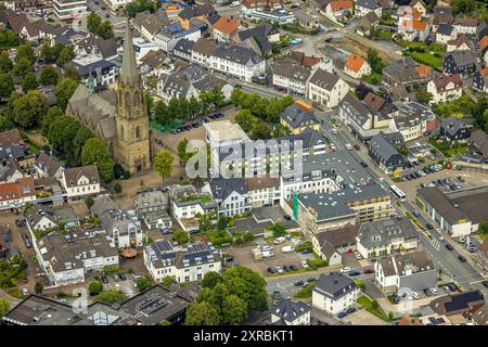 Luftbild, Rathaus Stadtverwaltung, Kath. Pfarrkirche St. Pankratius, Baustelle im Stadtzentrum mit Neubau Wohngebäude an der Hauptstraße, Warstein, Sauerland, Nordrhein-Westfalen, Deutschland ACHTUNGxMINDESTHONORARx60xEURO *** Luftansicht, Rathaus Stadtverwaltung, katholische Pfarrkirche St Pankratius, Baustelle im Stadtzentrum mit neuem Wohnhaus an der Hauptstraße, Warstein, Sauerland, Nordrhein-Westfalen, Deutschland ACHTUNGxNRW Stockfoto