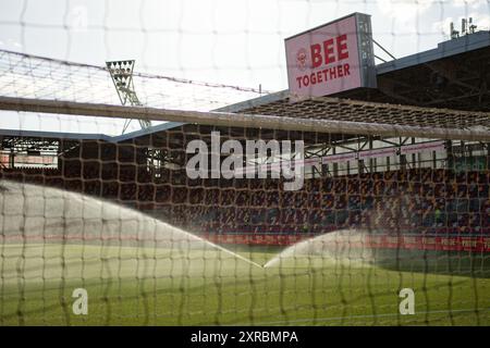 London, Großbritannien. August 2024. London, England, 09. August 2024: Stadion vor dem Freundschaftsspiel zwischen Brentford und VfL Wolfsburg im Gtech Community Stadium in London, England. (Pedro Porru/SPP) Credit: SPP Sport Press Photo. /Alamy Live News Stockfoto