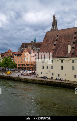 Panoramablick auf die Regensburger Altstadt an der Donau in Deutschland. Stockfoto