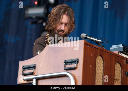 Williamscot, Großbritannien. August 2024. Robin Piso Keyboarder mit der Psychedelic Blues-Rock-Band DeWolff aus der niederländischen Provinz Limburg, die live auf der Bühne der Cropredy Convention von Fairport auftritt. (Foto: Dawn Fletcher-Park/SOPA Images/SIPA USA) Credit: SIPA USA/Alamy Live News Stockfoto