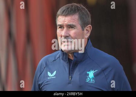 Nigel Clough Manager von Mansfield Town während des Spiels Barnsley gegen Mansfield Town in Oakwell, Barnsley, Großbritannien, 9. August 2024 (Foto: Alfie Cosgrove/News Images) Stockfoto