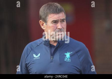 Barnsley, Großbritannien. August 2024. Nigel Clough Manager von Mansfield Town während des Spiels Barnsley gegen Mansfield Town in Oakwell, Barnsley, Großbritannien, 9. August 2024 (Foto: Alfie Cosgrove/News Images) in Barnsley, Großbritannien am 9. August 2024. (Foto: Alfie Cosgrove/News Images/SIPA USA) Credit: SIPA USA/Alamy Live News Stockfoto