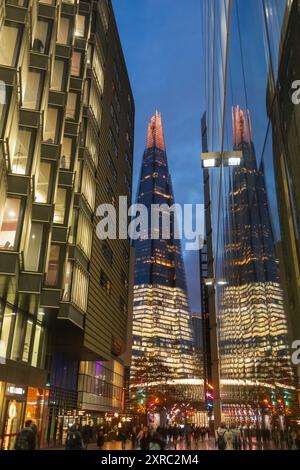 England, London, Southwark, das Shard-Gebäude hinter More London Riverside im Borough of Southwark Stockfoto