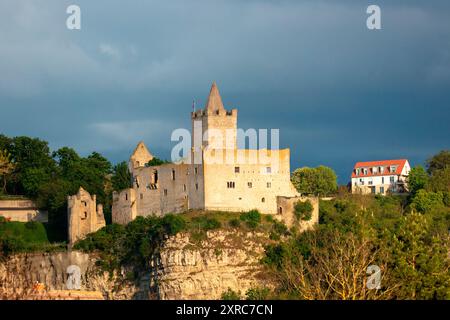 Die Rudelsburg oberhalb von Saaleck im burgenländischen Landkreis Sachsen-Anhalt Stockfoto