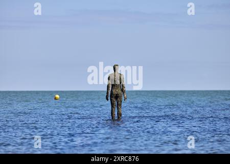 Antony Gormley Eine Andere Zeitstatue. EIN WEITERES MAL ist eine Serie von hundert massiven gusseisernen Figuren von Antony Gormley Stockfoto