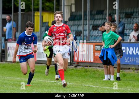 Neath, Wales. 3. August 2024. Samuel Dickenson aus Wales tritt am 3. August 2024 für die Try Line beim U16 Four Nations Rugby League Championship-Spiel zwischen Wales und England Community Lions bei den Lextan Gnoll in Neath, Wales, Großbritannien an. Quelle: Duncan Thomas/Majestic Media. Stockfoto