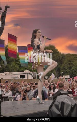 Brighton, West Sussex, Großbritannien - Samstag, den 3. August 2024, tritt Sophie Ellis-Bextor beim „Fabuloso“ auf, dem jährlichen LBGTQ-Festival in Preston Park, Brighton, Großbritannien Stockfoto