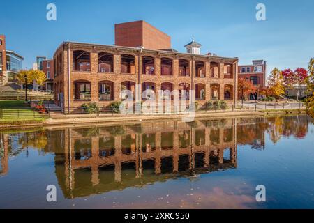 Greenville, SC, USA-11. November 2016: Blick auf den historischen Veranstaltungsort Wyche Pavillion im Reedy River Industrial District, wie in gezeigt Stockfoto