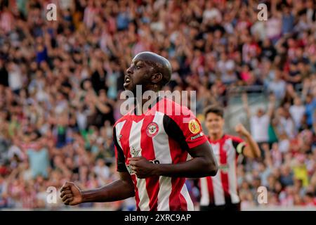 London, Großbritannien. August 2024. London, England, 09. August 2024: Yoane Wissa (11 Brentford) feiert sein Tor während des Freundschaftsspiels zwischen Brentford und VfL Wolfsburg im Gtech Community Stadium in London. (Pedro Porru/SPP) Credit: SPP Sport Press Photo. /Alamy Live News Stockfoto