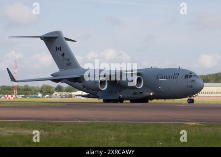 Eine Boeing Globemaster der Royal Canadian Air Force kommt bei der Royal International Air Tattoo 2024 an. Stockfoto