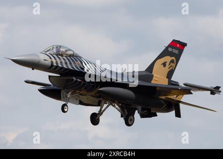 Die Solo Turk F-16 kommt bei der Royal International Air Tattoo 2024 an. Stockfoto