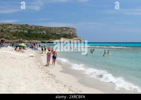 Blick auf den Strand von Son Bou, Menorca, Mittelmeer, Balearen, Islas Baleares, Spanien Stockfoto