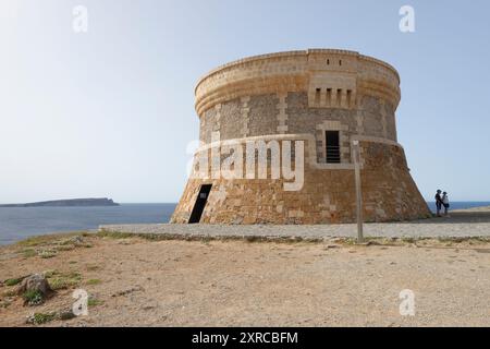 Blick auf den Turm Torre de Fornells am Cap de Fornells, Fornells, Menorca, Mittelmeer, Balearen, Islas Baleares, Spanien Stockfoto