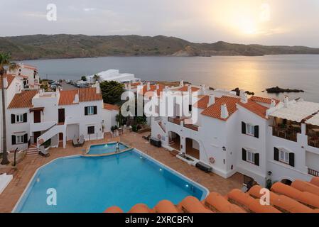 Blick vom Comitas Tramontana Park zum Cap de Fornells bei Sonnenuntergang, Fornells, Menorca, Mittelmeer, Balearen, Islas Baleares, Spanien, Espana Stockfoto