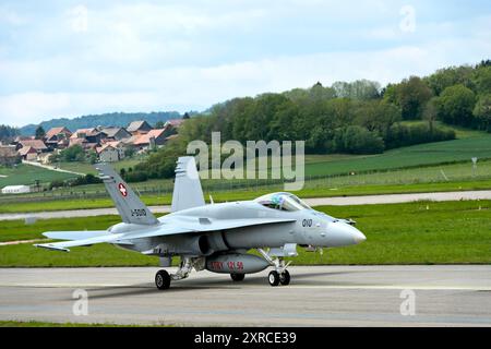 McDonnell Douglas F/A 18C Hornet Jagdflugzeug der Schweizer Luftwaffe fuhr auf dem Militärflugplatz Payerne, Waadt Stockfoto