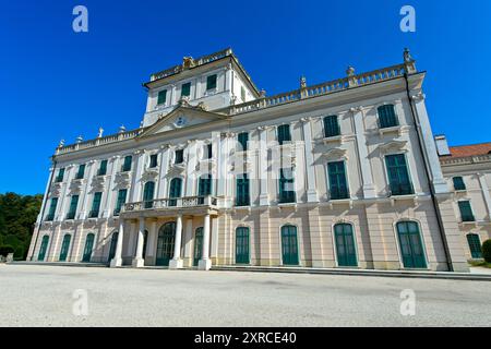 Eszterhazy Palace, auch bekannt als Eszterhaza Palace oder Fertöd Palace, Palastblick vom Französischen Garten, Esterhazy, Fertöd, Ungarn Stockfoto