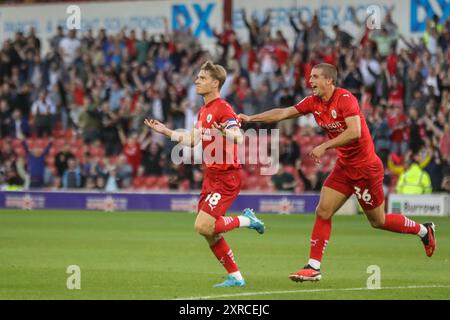 Barnsley, Großbritannien. August 2024. Luca Connell aus Barnsley feiert sein Ziel, es 0-1 während des Spiels Barnsley gegen Mansfield Town in Oakwell, Barnsley, Vereinigtes Königreich, 9. August 2024 (Foto: Alfie Cosgrove/News Images) in Barnsley, Vereinigtes Königreich, am 9. August 2024. (Foto: Alfie Cosgrove/News Images/SIPA USA) Credit: SIPA USA/Alamy Live News Stockfoto