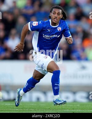 Chesterfields Lewis Gordon während des Spiels der Sky Bet League Two im SMH Group Stadium in Chesterfield. Bilddatum: Freitag, 9. August 2024. Stockfoto