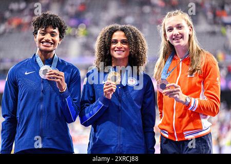 Paris, Frankreich. August 2024. PARIS, FRANKREICH - 9. AUGUST: Anna Cockrell aus den USA Gewinnerin der Silbermedaille, Sydney McLaughlin-Levrone aus den USA Gewinnerin der Goldmedaille, Femke Bol aus den Niederlanden gewann die bronsmedaille während der Medaillenzeremonie, nachdem sie am 400 9. August 2024 in Paris am 14. Tag der Leichtathletik - Olympischen Spiele 2024 im Stade de France teilgenommen hatte. (Foto von Andy Astfalck/BSR Agency) Credit: BSR Agency/Alamy Live News Stockfoto