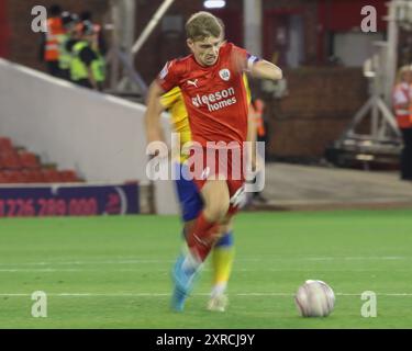 Barnsley, Großbritannien. August 2024. Luca Connell aus Barnsley bricht mit dem Ball während des Spiels Barnsley gegen Mansfield Town in Oakwell, Barnsley, Vereinigtes Königreich, 9. August 2024 (Foto: Alfie Cosgrove/News Images) in Barnsley, Vereinigtes Königreich am 9. August 2024. (Foto: Alfie Cosgrove/News Images/SIPA USA) Credit: SIPA USA/Alamy Live News Stockfoto