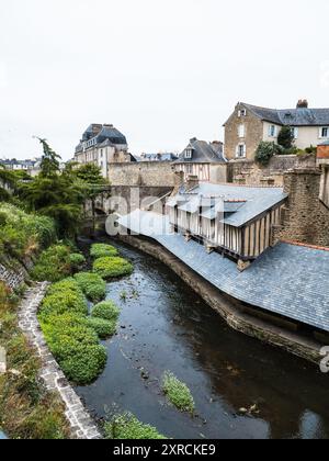 Vannes, Frankreich: 6. August 2024: Lavoirs de la Garenne an den Mauern von Vannes in der französischen Bretagne Stockfoto