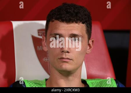 Monza, Italien. August 2024. Benjamin Pavard vom FC Internazionale sieht sich von der Bank aus, bevor er im Vorsaison-Freundschaftsspiel im U-Power Stadium in Monza anfängt. Der Bildnachweis sollte lauten: Jonathan Moscrop/Sportimage Credit: Sportimage Ltd/Alamy Live News Stockfoto