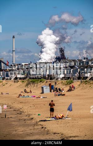 Das Tata Steel- und Hüttenwerk in IJmuiden, Velsen, Nordholland, Niederlande, größtes Industriegebiet in den Niederlanden, 2 Hochöfen, 2 Kokereien, Walzwerke, direkt an der Nordsee, Strandhäuser bei Ijmuiden aan Zee, Ijmuiden *** das Tata Steel- und Hüttenwerk in IJmuiden, Velsen, Nordholland, Niederlande, Niederlande, größtes Industriegebiet der Niederlande, 2 Hochöfen, 2 Kokerei, Walzwerke, direkt an der Nordsee, Strandhäuser in der Nähe von Ijmuiden aan Zee, Ijmuiden Stockfoto