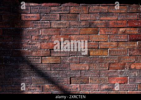 A General View (GV) of the Cavern Wall of Fame im Cavern Pub in der Matthew Street in Liverpool, Großbritannien. Bild aufgenommen am 1. August 2024. © Belinda Jiao j Stockfoto