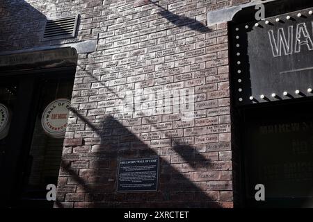 A General View (GV) of the Cavern Wall of Fame im Cavern Pub in der Matthew Street in Liverpool, Großbritannien. Bild aufgenommen am 1. August 2024. © Belinda Jiao j Stockfoto