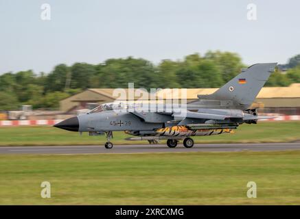 Deutsche Luftwaffe Tornado IDS Ankunft bei der Royal International Air Tattoo 2024 Stockfoto