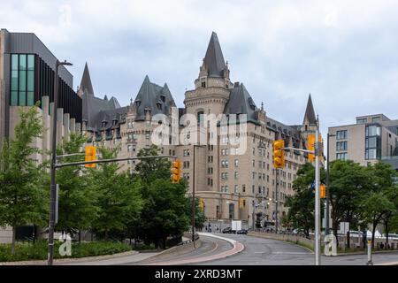 Ottawa, Kanada - 18. Juli 2024: Blick auf die Stadt im Sommer. Fairmont Chateau Laurier Hotel. Stockfoto