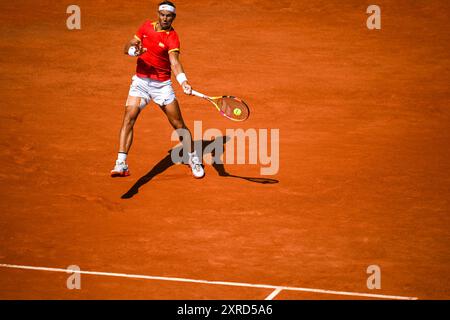 PARIS, FRANKREICH, 29. Juli 2024: Novak Djokovic vom Team Serbien tritt beim Tennisspiel der Männer im Zweitrunden-Spiel der Männer im Rahmen des Olympischen Spiels mit Rafael Nadal an Stockfoto