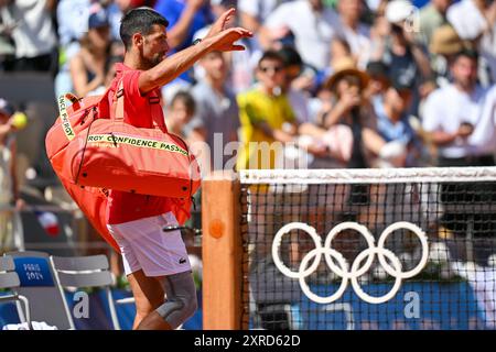 PARIS, FRANKREICH, 29. Juli 2024: Novak Djokovic vom Team Serbien tritt beim Tennisspiel der Männer im Zweitrunden-Spiel der Männer im Rahmen des Olympischen Spiels mit Rafael Nadal an Stockfoto