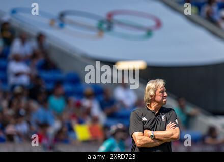 Lyon, Frankreich. August 2024. Horst Hrubesch, Cheftrainer der Bundesrepublik Deutschland, reagiert auf das Bronzemedaillenspiel der Frauen zwischen Spanien und Deutschland bei den Olympischen Spielen 2024 in Lyon am 9. August 2024. Quelle: Sun Fei/Xinhua/Alamy Live News Stockfoto