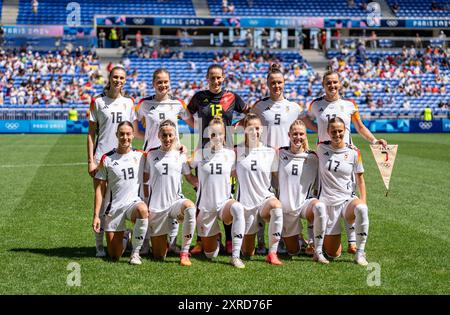 Lyon, Frankreich. August 2024. Die Startaufstellung Deutschlands posiert für Fotos vor dem Spiel der Frauen mit Bronzemedaillen zwischen Spanien und Deutschland bei den Olympischen Spielen 2024 in Lyon, Frankreich, 9. August 2024. Quelle: Sun Fei/Xinhua/Alamy Live News Stockfoto