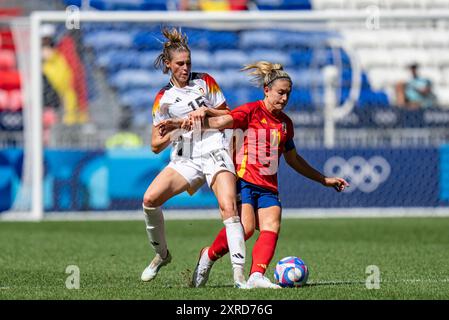 Lyon, Frankreich. August 2024. Giulia Gwinn (L) aus Deutschland streitet mit Alexia Putellas aus Spanien während des Bronzemedaillenspiels der Frauen zwischen Spanien und Deutschland bei den Olympischen Spielen 2024 in Lyon, Frankreich, 9. August 2024. Quelle: Sun Fei/Xinhua/Alamy Live News Stockfoto