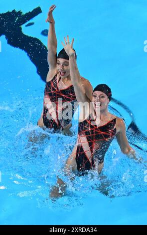 St. Denis. August 2024. Audrey Lamothe/Jacqueline Simoneau aus Kanada während des Duetts des künstlerischen Schwimmens bei den Olympischen Spielen 2024 in Saint-Denis, Frankreich, 9. August 2024. Quelle: Xia Yifang/Xinhua/Alamy Live News Stockfoto