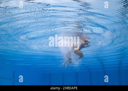 St. Denis. August 2024. Kate Shortman/Isabelle Thorpe aus Großbritannien während des Duetts des künstlerischen Schwimmens bei den Olympischen Spielen 2024 in Saint-Denis, Frankreich, 9. August 2024. Quelle: Xia Yifang/Xinhua/Alamy Live News Stockfoto