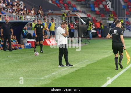 Bukarest, Rumänien. 9. August 2024: Gheorghe Hagi, Cheftrainer von Farul Constanta, reagiert während des Fußballspiels zwischen FCSB und FCV Farul Constanta in der 5. Runde der Superliga, der ersten Liga der rumänischen Fußballmeisterschaft 2024-2025, im Steaua-Stadion in Bukarest. Quelle: Lucian Alecu/Alamy Live News Stockfoto