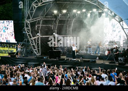 London, Großbritannien. August 2024. Cian Ducrot tritt live beim South Facing Festival auf. Quelle: Lounisphotography/Alamy Live News Stockfoto