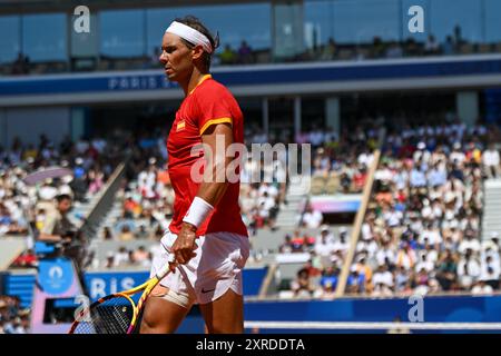 PARIS, FRANKREICH, 29. Juli 2024: Novak Djokovic vom Team Serbien tritt beim Tennisspiel der Männer im Zweitrunden-Spiel der Männer im Rahmen des Olympischen Spiels mit Rafael Nadal an Stockfoto